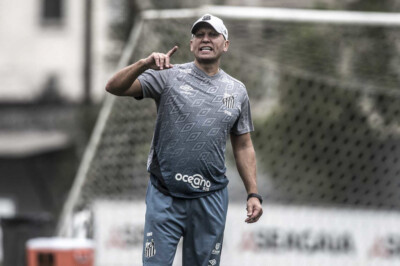 Omar Feitosa como preparador físico do Santos