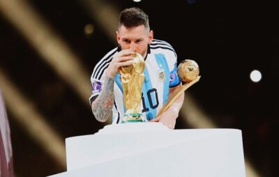 Messi beija a taça da Copa do Mundo