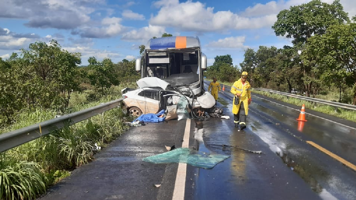 Havia no local um total de 10 vítimas envolvidas, sendo 5 delas com escoriações leves e 5 vítimas em óbito