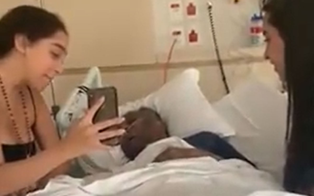 Filha posta foto visitando Pelé no hospital; estado de saúde do Rei é  atualizado - Lance!