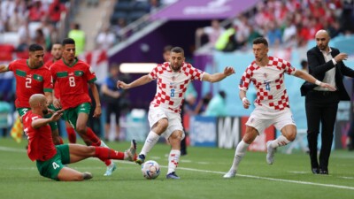 Kovacic sendo marcado contra Marrocos