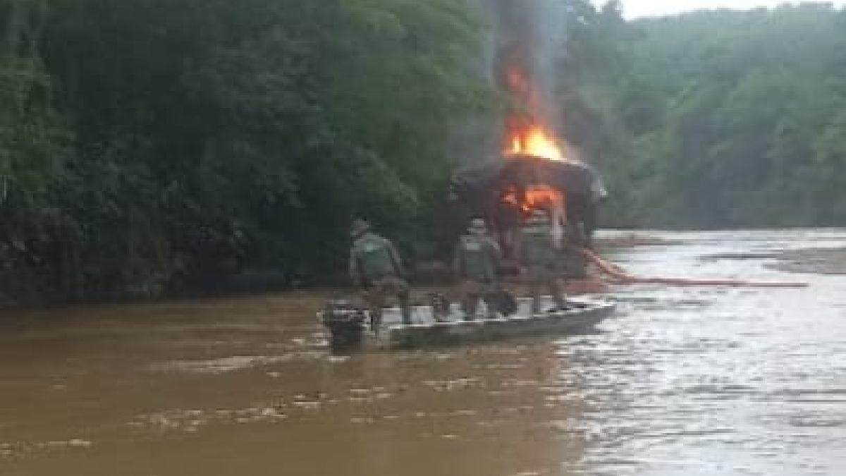 Os garimpeiros fugiram no momento em que avistaram as equipes militares. Por esse motivo, ninguém foi preso (Foto: Divulgação - PM)