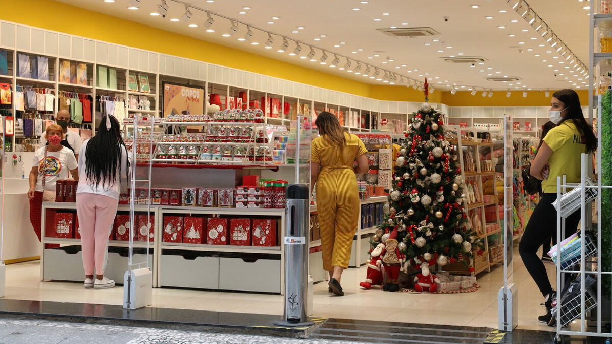 17,3 milhões de brasileiros devem ir às compras de Natal na última hora, diz pesquisa