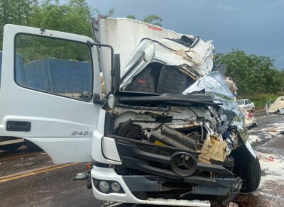 Além da morte do motorista, a colisão na BR-452 resultou em outras duas pessoas gravemente feridas. (Foto: divulgação/PRF)
