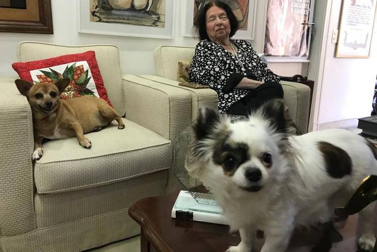 Imóvel de Nélida Piñon não pode ser vendido Escritora morre e deixa apartamento no Rio como herança para cachorrinhas
