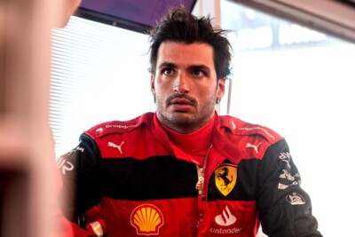 Carlos Sainz, piloto da Ferrari Horas após pódio, piloto tem relógio de R$ 2 mi roubado e persegue assaltantes Carlos Sainz conseguiu deter um dos ladrões