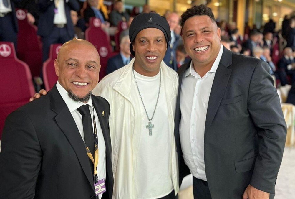 Roberto Carlos ao lado de Ronaldinho e Ronaldo