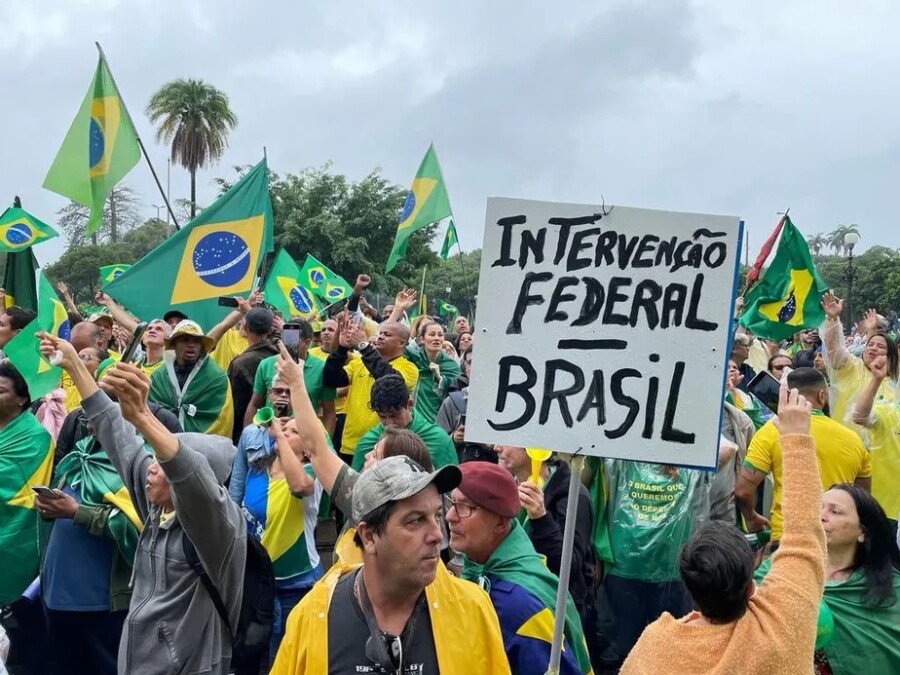 Márcio Macêdo (PT-SE) Deputado petista propõe proibição do uso político da bandeira do Brasil símbolos nacionais sejam 'poupados