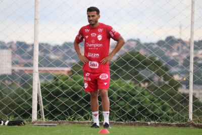 Guilherme Parede em treino no Vila Nova