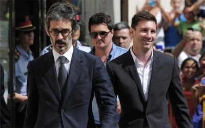 Advogado ao lado de Messi