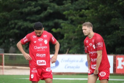 Marlone e Neto Pessoa marcaram gols na estreia do Vila Nova no Goianão