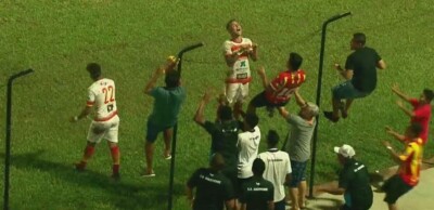 Jogadores da Juazeirense comemorando