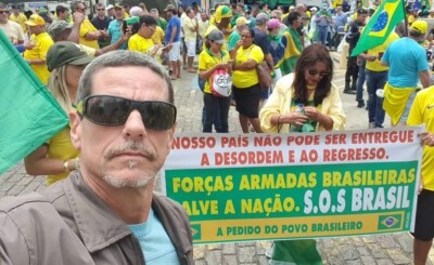 Ex-BBB atos golpistas Adriano Castro esteve na primeira edição do Big Brother Brasil Ex-BBB que inventou o termo 'paredão' participa de atos golpistas em Brasília
