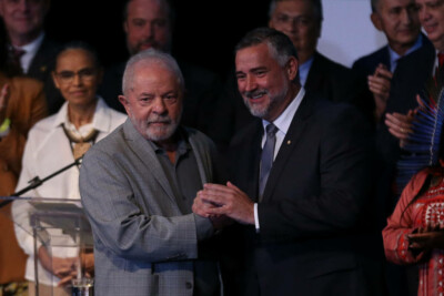 Lula e o ministro Paulo Pimenta (Secom). Foto: Pedro Ladeira/FolhaPress
