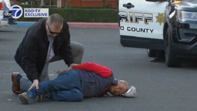 Suspeito foi detido em estacionamento de delegacia; motivações do crime são desconhecidas ataque a tiros em três dias na Califórnia 7 mortos