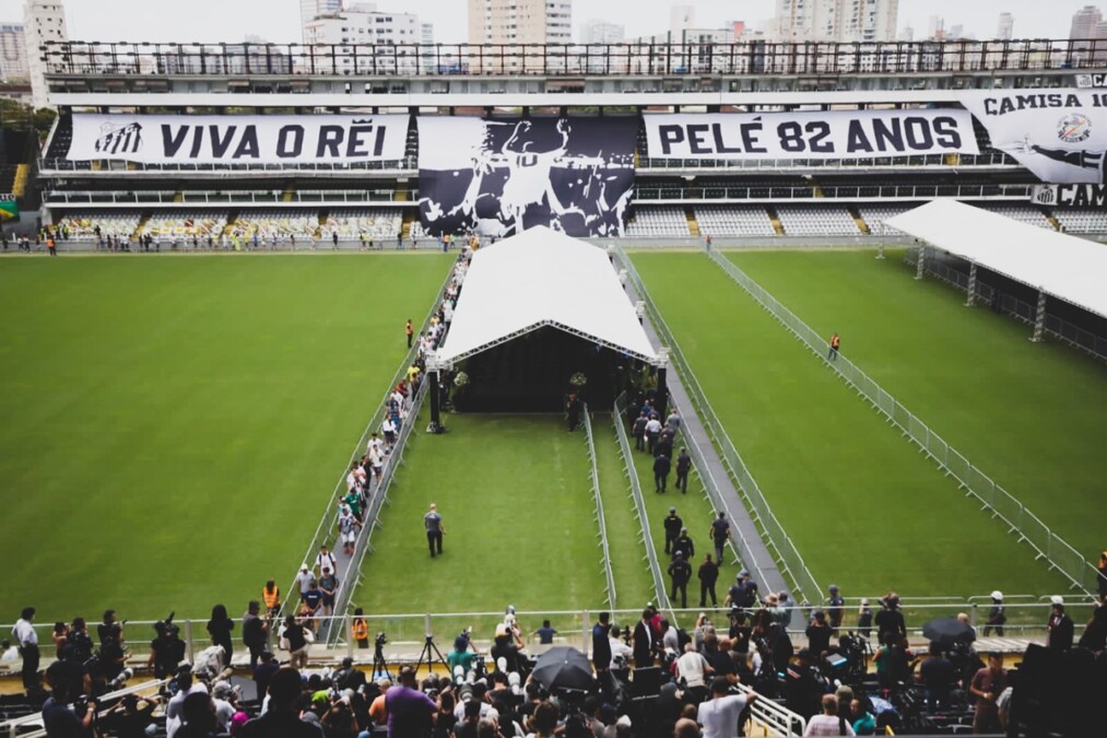 Estádio da Vila Belmiro em homenagem à Pelé