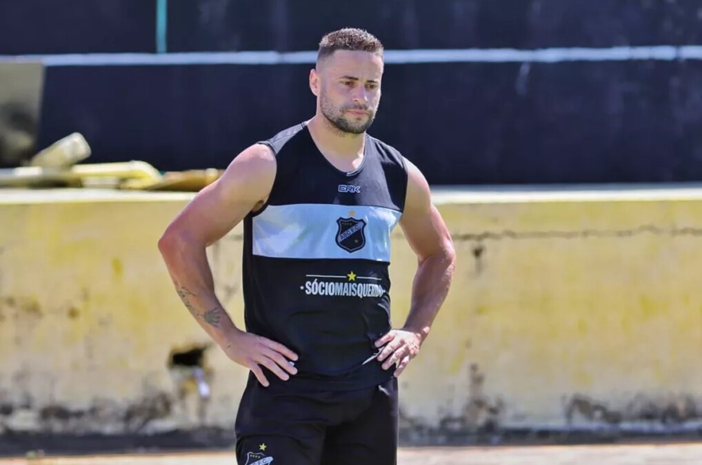 Tito é o novo atacante do Anápolis para o Goianão