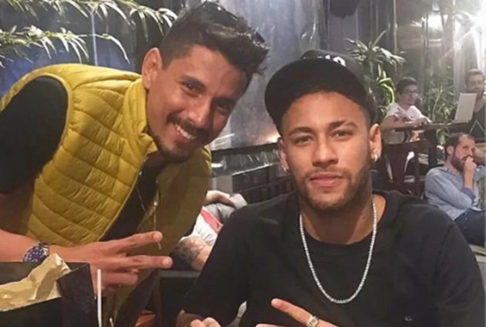 Neymar ao lado de Eduardo Joias
