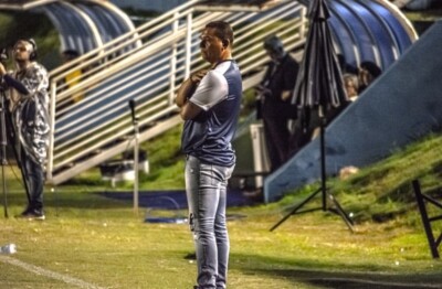 Treinador Edson Silva, do Grêmio Anápolis