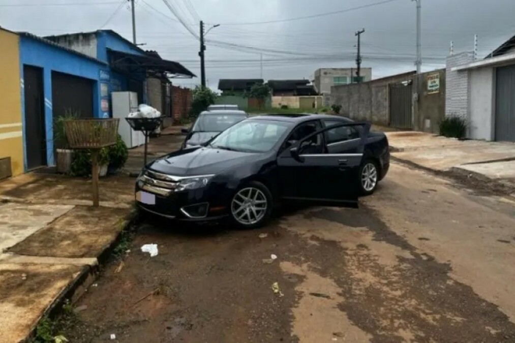 86e21a0e-carro-na-rua