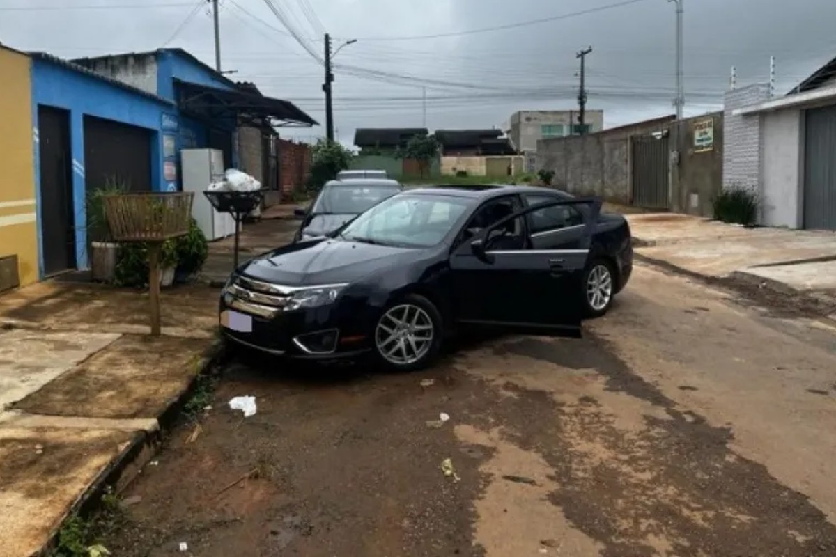 Homem é Preso Por Estacionar Carro No Meio Da Rua E Dormir Em Anápolis