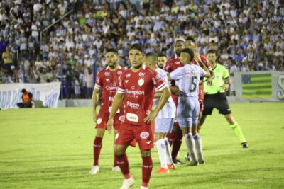 Duelo entre Crac e Vila Nova no Goianão