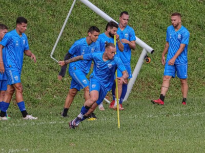 Duda durante treino do Crac