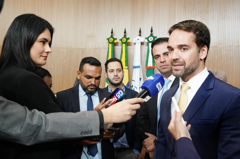 Eduardo Leite, governador do Rio Grande do Sul, na Assembleia Legislativa de Goiás
