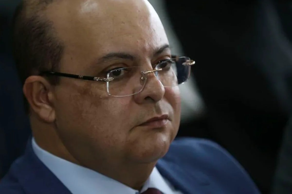 Governador do DF, Ibaneis é internado por sinusite e infecção no ouvido