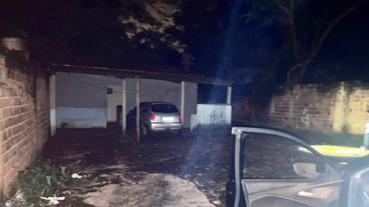 Homens pretendiam desmanchar o carro e dividir entre eles o dinheiro resultante da venda das peças (Foto: Divulgação – PC)