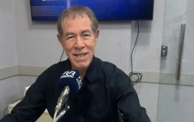 Edson Rodrigues durante transmissão na Rádio Bandeirantes Goiânia