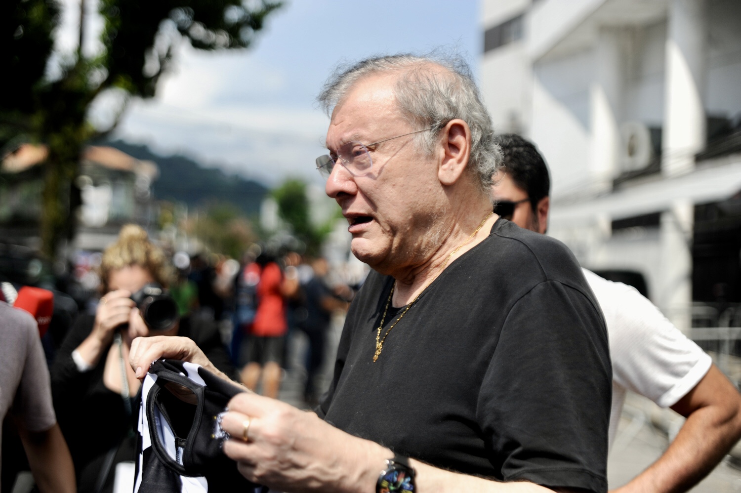 Milton Neves Chora Ao Chegar Na Vila Belmiro Para Vel Rio De Pel