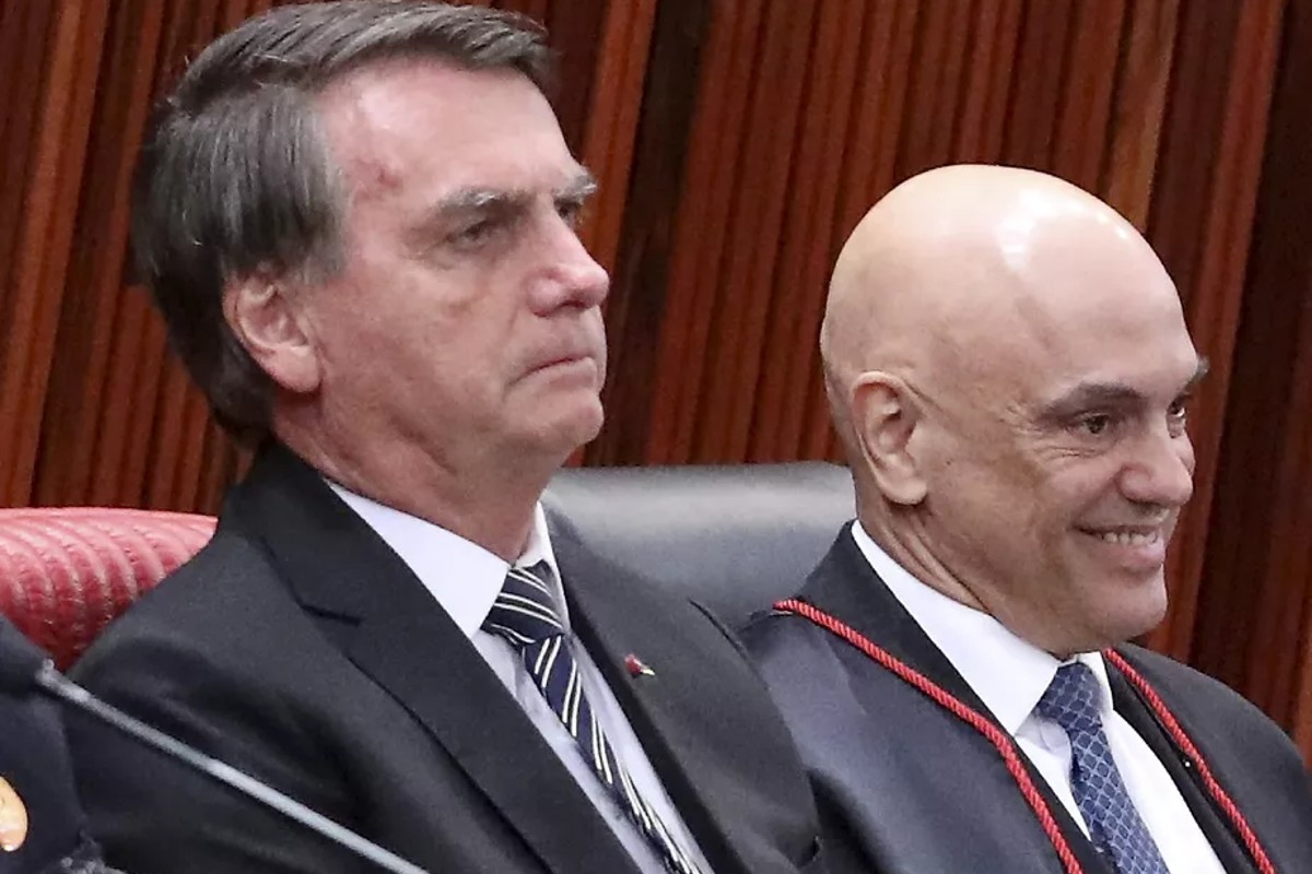 Moraes: não cabe a Bolsonaro escolher data para falar e mantém depoimento à PF Ex-presidente sinalizou que não deve prestar esclarecimentos