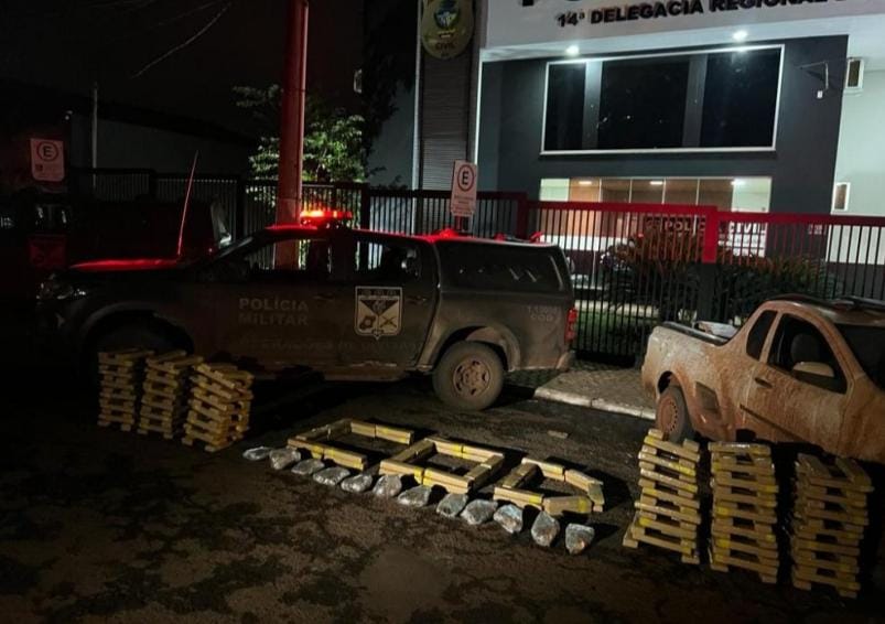 Um dos dois homens que estavam a bordo do carro morreu em troca de tiros, e outro fugiu
