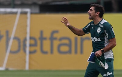 Abel Ferreira organiza time do Palmeiras para jogo do Paulistão