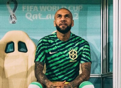 Daniel Alves no banco da seleção brasileira