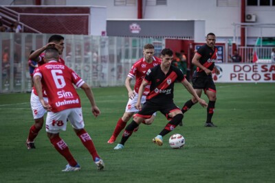 Jogo entre Atlético-GO e Vila Nova no Goianão