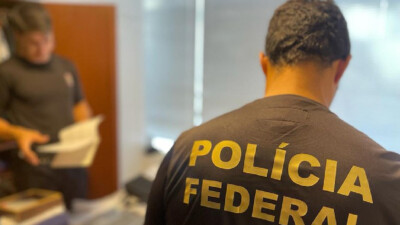 A Polícia Federal busca identificar pessoas que participaram, financiaram ou fomentaram o ato golpista ocorrido em 8 de janeiro, em Brasília