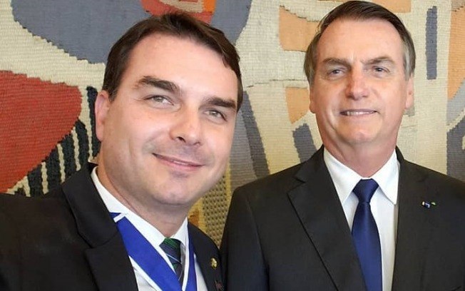 Flávio anuncia volta de Bolsonaro dia 15 ao Brasil e recua Ex-presidente está nos Estados Unidos desde o fim de dezembro