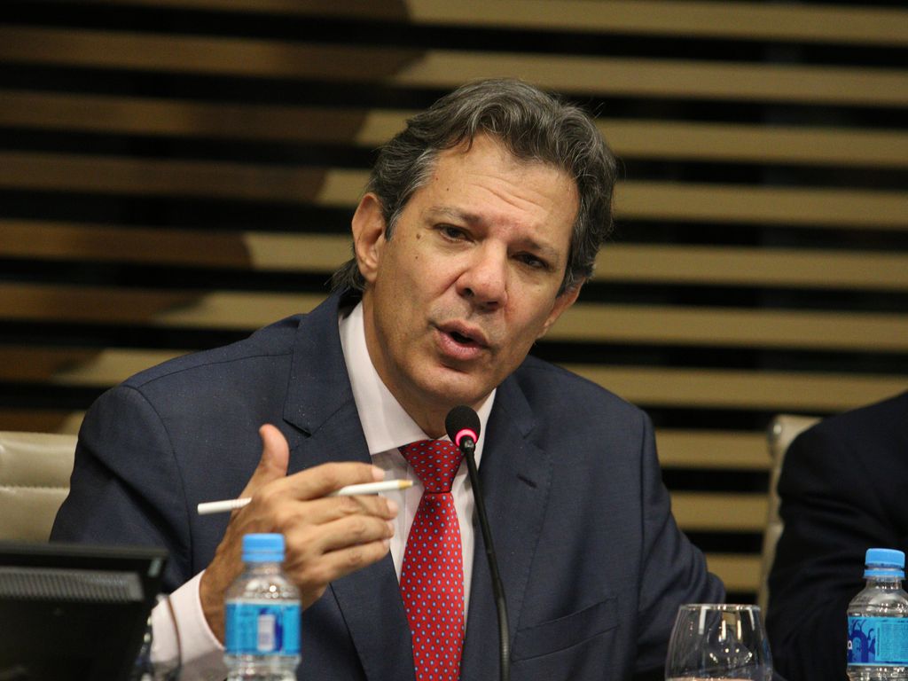 Shein se reúne com Haddad, anuncia que criará 100 mil empregos no Brasil e nacionalizará 85% de seus produtos