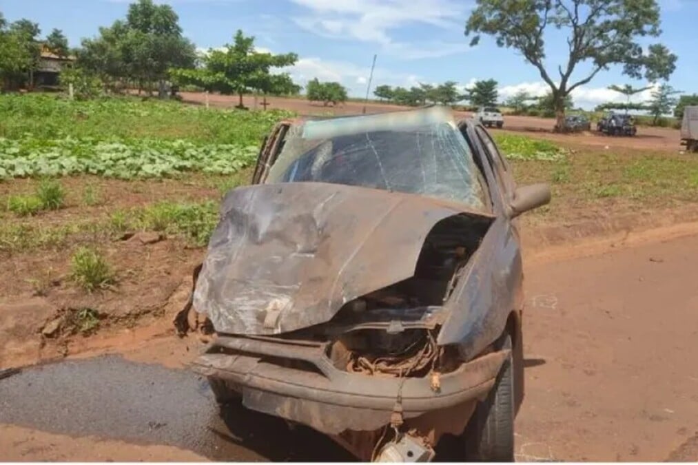 Carros colidem na BR-452, em Maurilândia, e uma pessoa morre