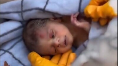 Ainda não há informações sobre o paradeiro da família da criança Turquia: Bebê de 20 dias é resgatado de escombros de terremoto vídeo