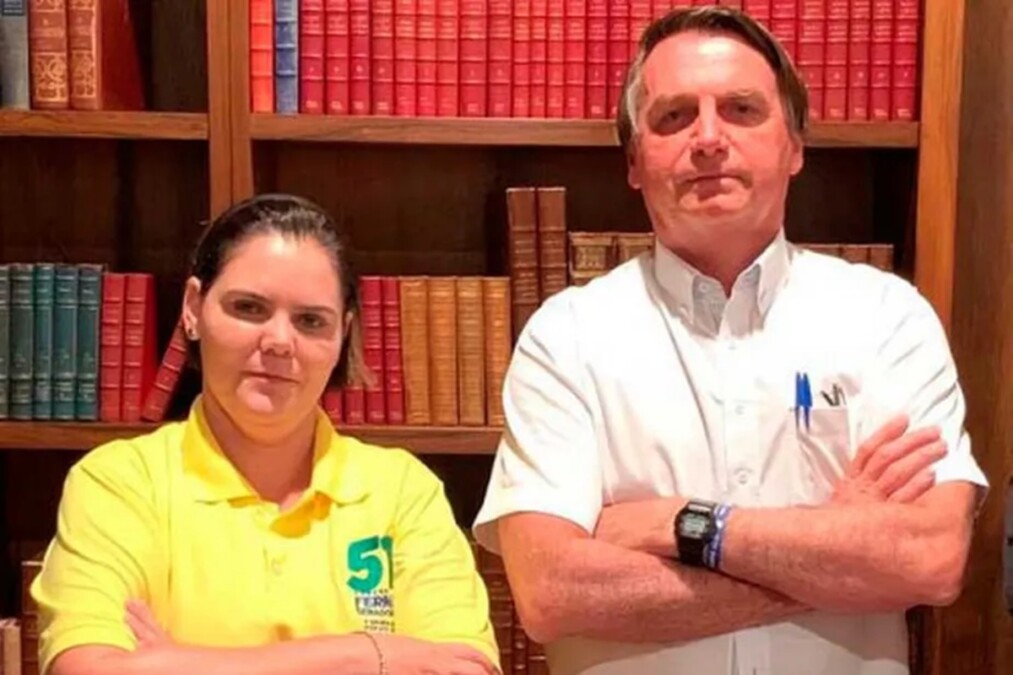 Bolsonarista propõe PL para criminalizar venda de produtos em alusão ao comunismo