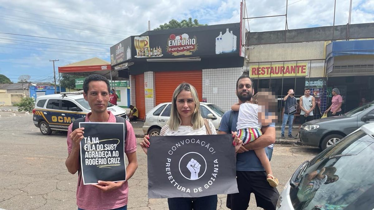 Manifestantes durante o ato (Foto: Divulgação)