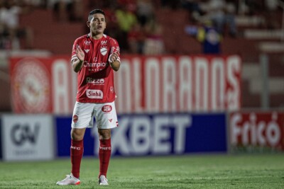 Diego Renan marcou o gol da vitória do Vila Nova sobre o Inhumas