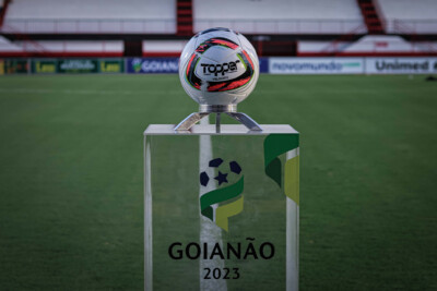 Totem e bola oficial do Campeonato Goiano no Accioly