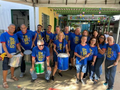 Sambagô Grupo de Percussão se apresenta no Hemocentro Coordenador e incentiva público a doar sangue em Goiânia