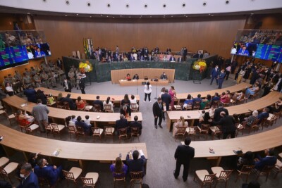 Reforma administrativa do governo de Goiás é lida no plenário da Assembleia