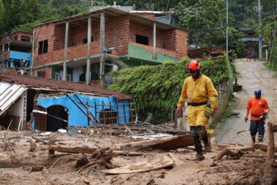 Sobe para 49 o número de mortos no litoral norte de São Paulo