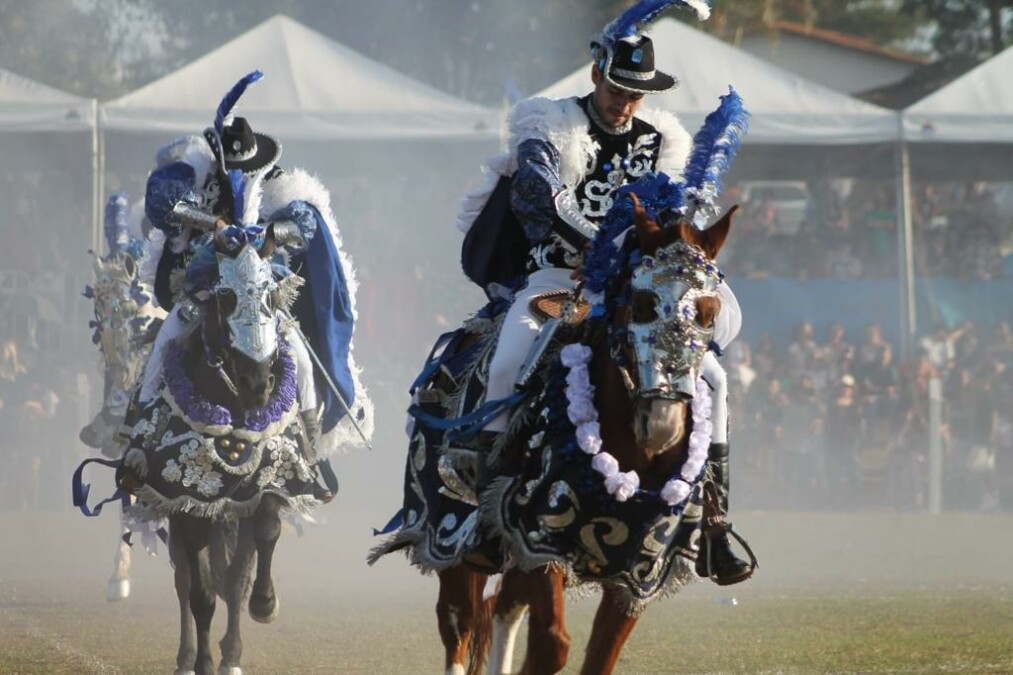 Cavalhadas de Pirenópolis acontecem no Cavalhódromo em maio